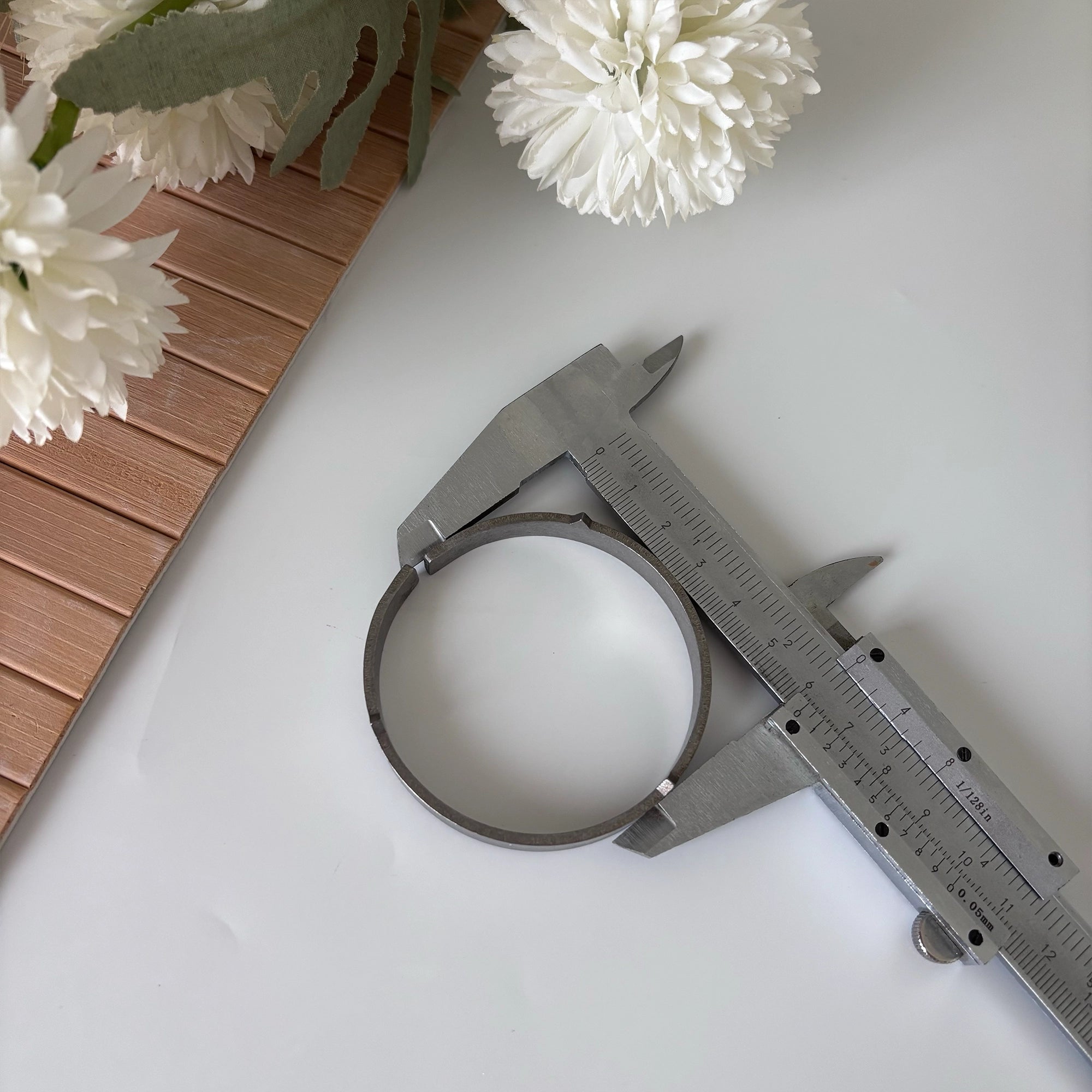Round Metal Glaze Stilt – 2.36 in (6 cm)