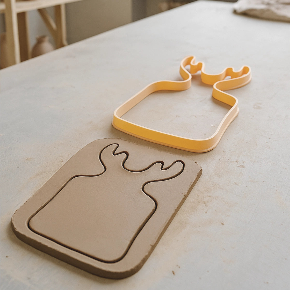 Modèle de planche à découper en argile avec manche en bois de cerf – Coupe-dalle en céramique (28 cm)