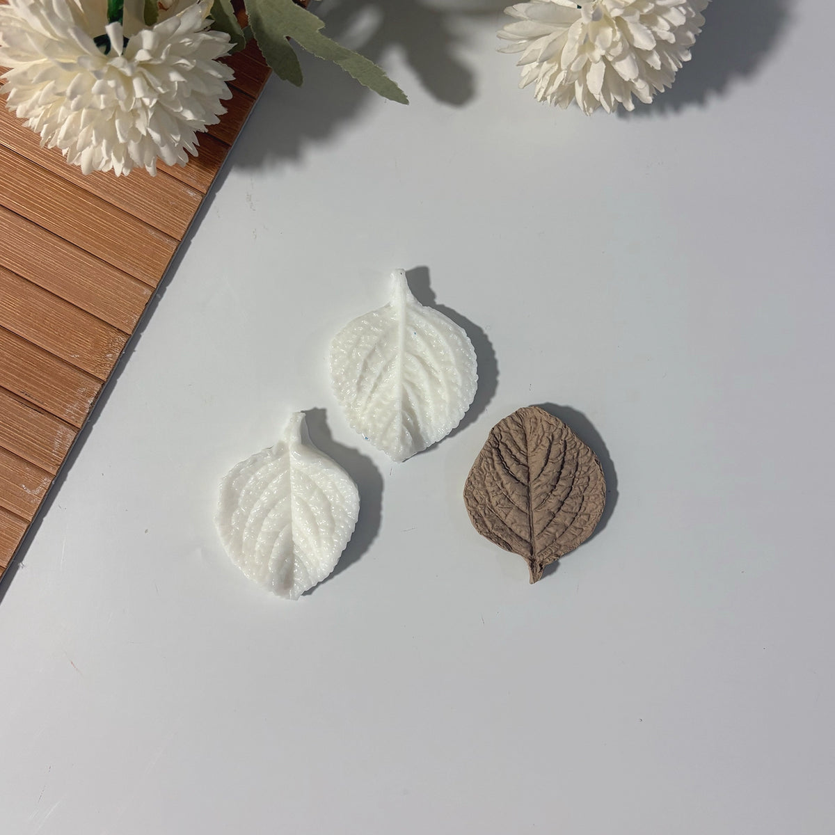 Veined Leaf Silicone Mould (6 cm / 2.36″)